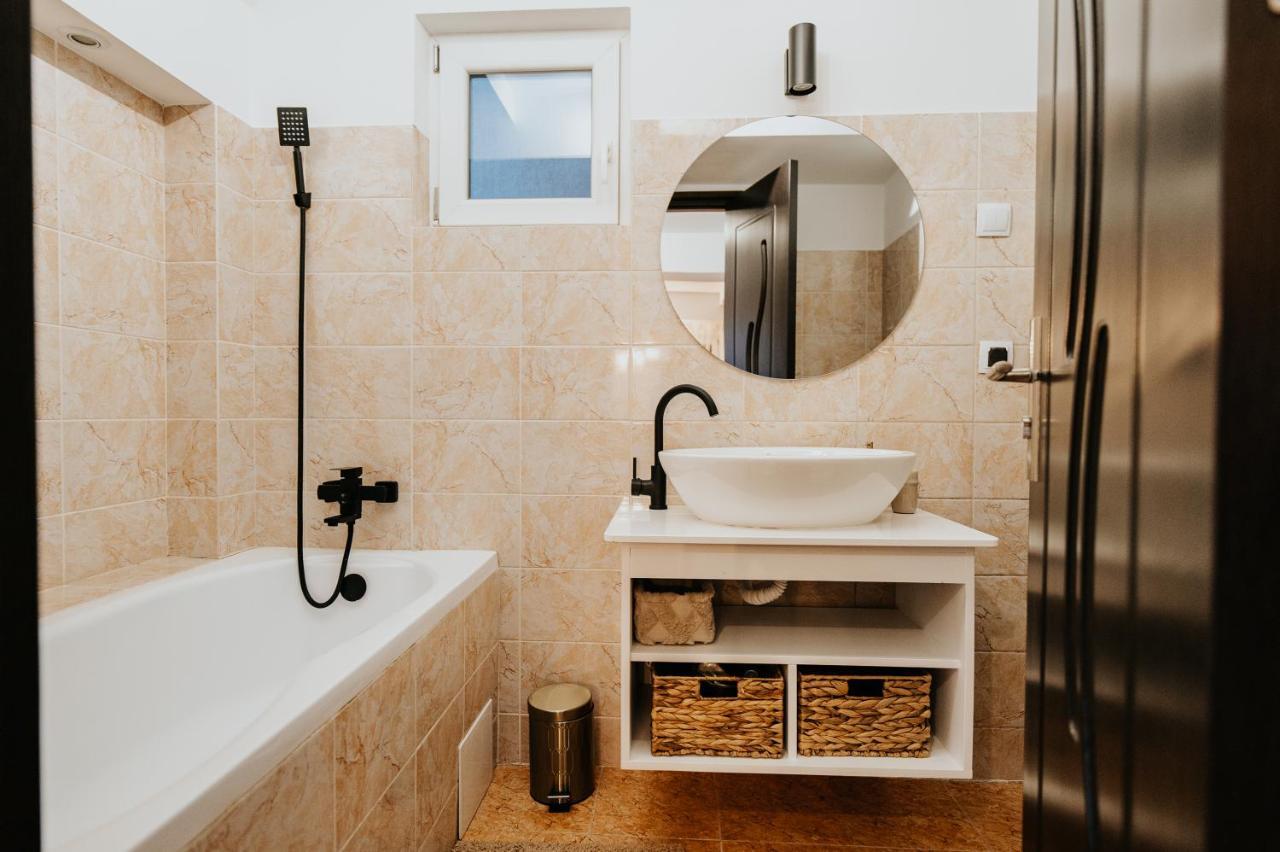 Doux Apartman Odorheiu Secuiesc Buitenkant foto